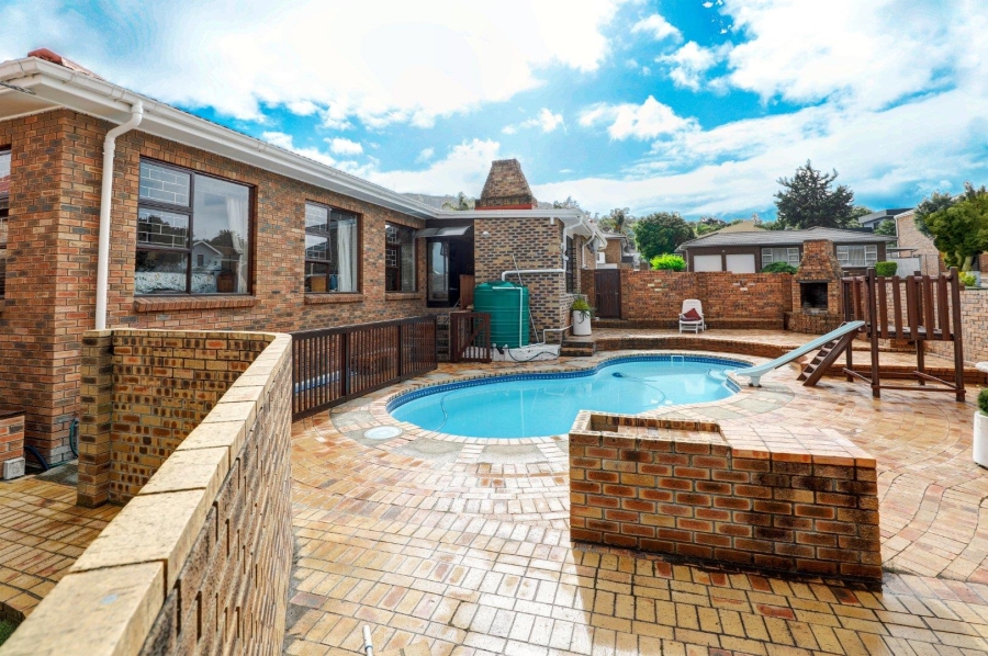 6 Bedroom Property for Sale in De Tijger Western Cape